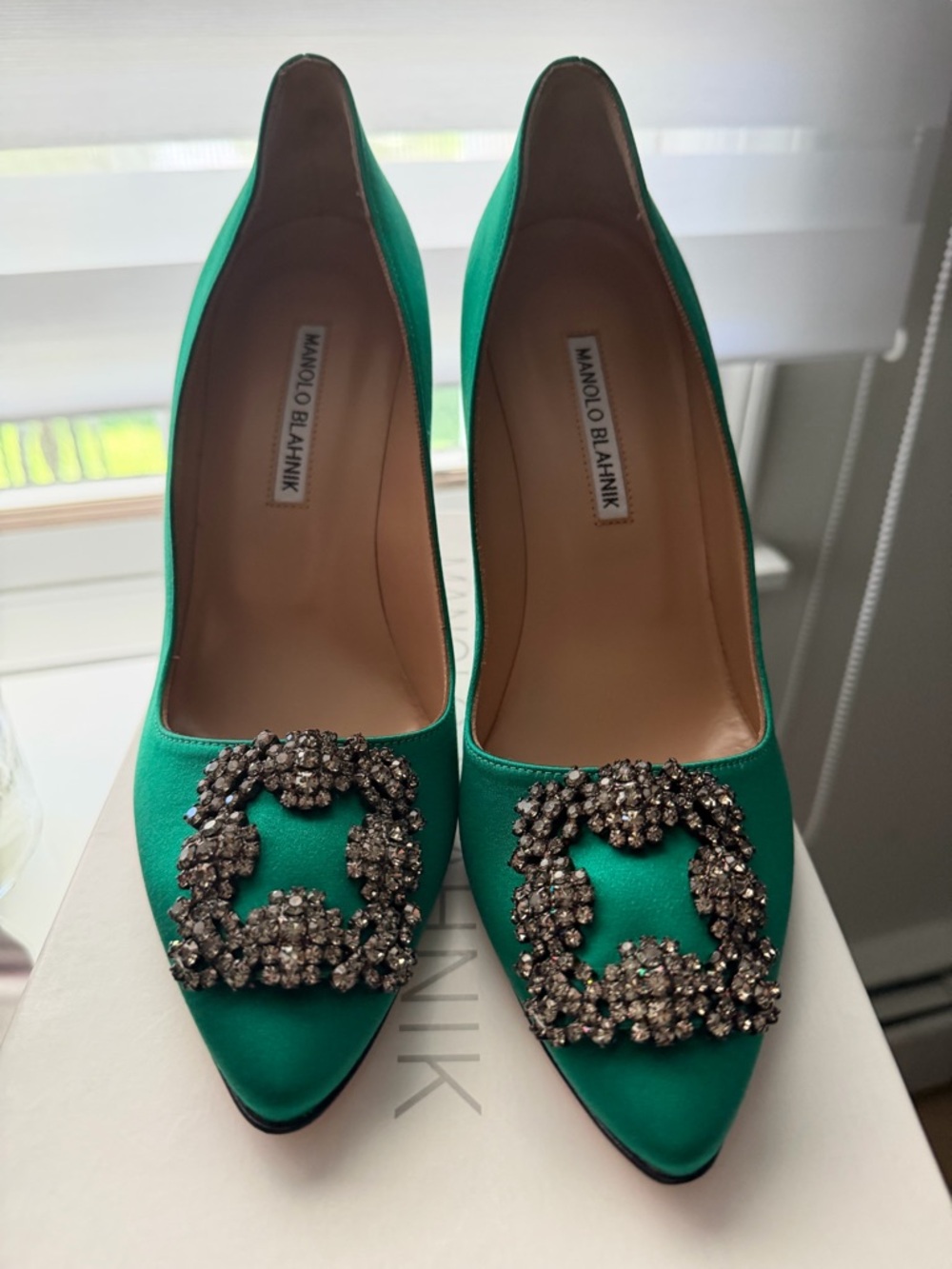 Manolo Blahnik Emerald Green Satin Hangisi Crystal Buckle Pumps - Picture 4 of 10